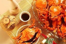 喝白酒能吃螃蟹嗎？吃螃蟹喝什么酒好？
