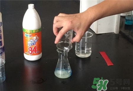 84和潔廁靈放在一起有毒么?84和潔廁靈一起用會怎樣? 84和潔廁靈放在一起有毒么?84和潔廁靈一起用會怎樣?