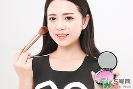 腮紅膏和腮紅粉哪個(gè)好?腮紅膏和腮紅粉的區(qū)別 腮紅膏和腮紅粉哪個(gè)好?腮紅膏和腮紅粉的區(qū)別