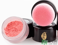 腮紅膏和腮紅粉哪個(gè)好?腮紅膏和腮紅粉的區(qū)別 腮紅膏和腮紅粉哪個(gè)好?腮紅膏和腮紅粉的區(qū)別
