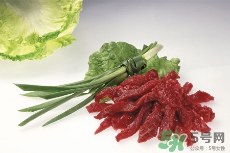 生肉臟了怎么洗才干凈？千萬(wàn)不要在水龍頭下沖洗