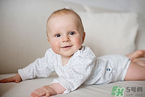 維生素AD滴劑可以用來擦臉嗎? 維生素AD滴劑可以用來擦臉嗎?