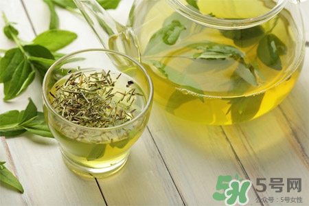 冬天可以喝綠茶嗎？冬天喝綠茶好還是紅茶好？