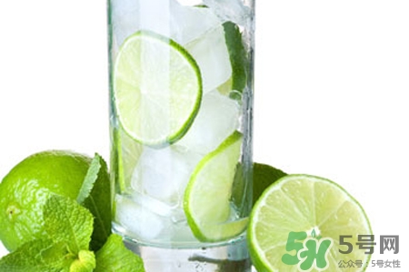 檸檬水可以用熱水泡嗎？檸檬水用涼水泡還是熱水泡？