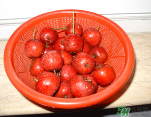 新鮮山楂可以泡水喝嗎？新鮮山楂怎么泡水？