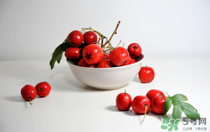 山楂不能和什么一起吃？山楂哪些人不能吃？