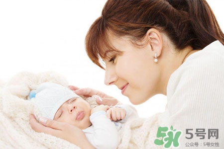 產(chǎn)后可以用普通衛(wèi)生巾嗎？產(chǎn)婦專用衛(wèi)生巾和普通衛(wèi)生巾的區(qū)別