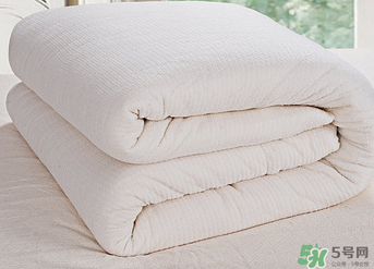 冬天蓋幾斤被子？冬天被子一般幾斤？