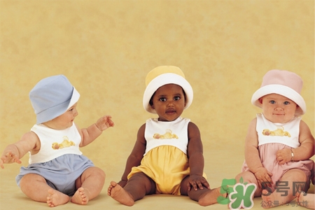 寶寶能穿雪地靴嗎？寶寶多大可以穿雪地靴？