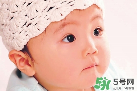 寶寶能穿羽絨服嗎？寶寶多大可以穿羽絨服？