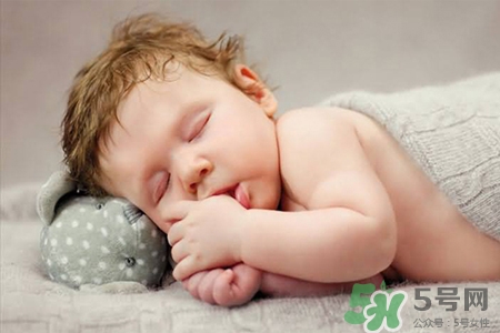 冬天寶寶穿什么睡覺？冬天寶寶睡覺怎么穿衣？