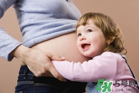 寶寶冬天應(yīng)該穿幾件衣服最好？冬天寶寶穿多少衣服合適？