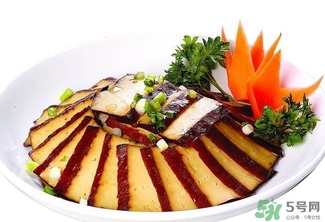 豆干的營養(yǎng)價(jià)值 豆干的功效作用 豆干的營養(yǎng)價(jià)值 豆干的功效作用