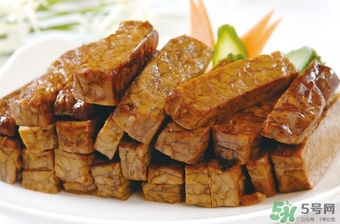 豆干的營養(yǎng)價(jià)值 豆干的功效作用 豆干的營養(yǎng)價(jià)值 豆干的功效作用