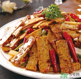 豆干的營養(yǎng)價(jià)值 豆干的功效作用 豆干的營養(yǎng)價(jià)值 豆干的功效作用
