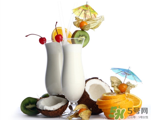 喝椰子汁上火嗎?喝椰子汁有什么好處 喝椰子汁上火嗎?喝椰子汁有什么好處