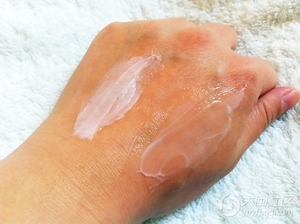 賀本清小甘菊護(hù)手霜真假辨別 賀本清小甘菊護(hù)手霜真假辨別