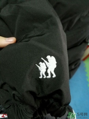 aape羽絨服真假怎么辨別?aape羽絨服真假對比圖