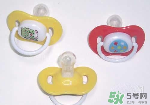 安撫奶嘴乳膠好還是硅膠好？怎么挑選安撫奶嘴？
