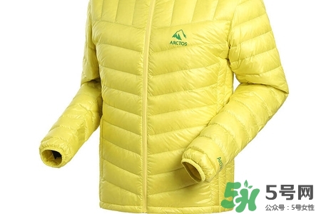 冬天穿呢子大衣保暖還是羽絨服保暖？冬天穿呢子大衣好還是羽絨服好？