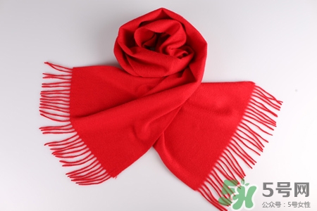 羊絨圍巾怎么清洗？羊絨圍巾的洗滌方法