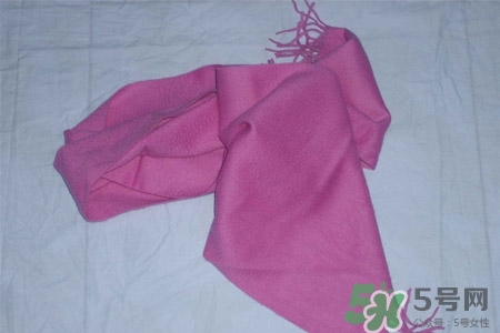 羊絨圍巾起球正常嗎？羊絨圍巾起球怎么辦？