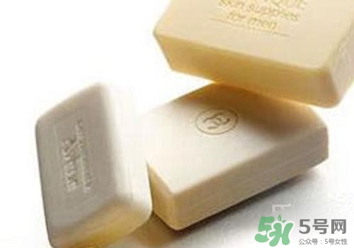 硫磺皂可以洗頭嗎？怎么用硫磺皂洗頭