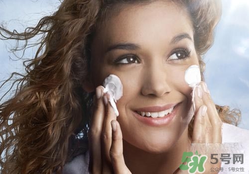 綿羊油可以搽臉嗎？綿羊油可不可以搽臉？