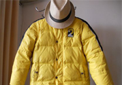 新羽絨服有味道怎么辦？新買的羽絨服怎么洗除味？
