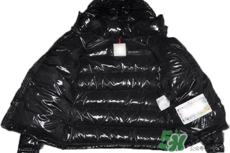 新羽絨服有味道怎么辦？新買(mǎi)的羽絨服怎么洗除味？