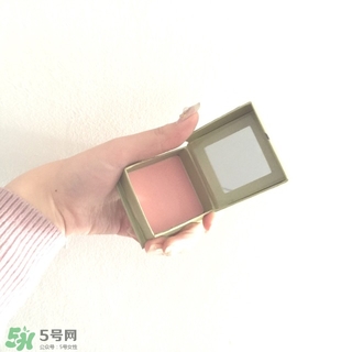 貝玲妃蒲公英蜜粉怎么用？benefit貝玲妃蒲公英蜜粉使用方法