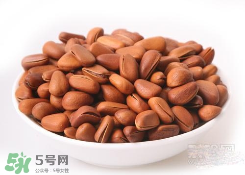 松子和核桃哪個營養(yǎng)價值更高？松子和核桃哪個更容易發(fā)胖？