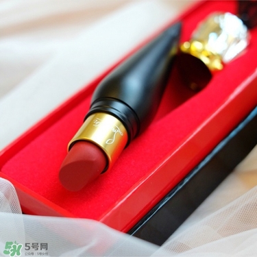 cl黑管口紅和金管有什么區(qū)別？cl黑管和cl金管哪個好？