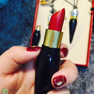 cl黑管口紅和金管有什么區(qū)別？cl黑管和cl金管哪個好？