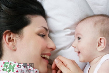 喂母乳乳房會下垂嗎？喂母乳會導(dǎo)致胸部下垂嗎？