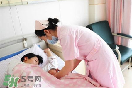 喂母乳為什么會胸部下垂？正確哺乳不會導(dǎo)致胸部下垂