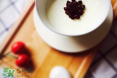 雙皮奶的營養(yǎng)價(jià)值有哪些?功效作用是什么 雙皮奶的營養(yǎng)價(jià)值有哪些?功效作用是什么