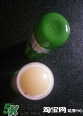 小甘菊唇膏小孩能用嗎？herbacin賀本清小甘菊唇膏小孩可以用嗎？