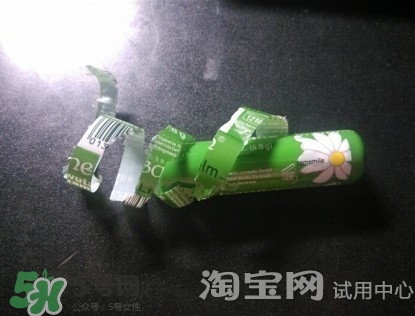 小甘菊唇膏小孩能用嗎？herbacin賀本清小甘菊唇膏小孩可以用嗎？