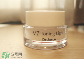 素顏霜會(huì)悶痘嗎？用素顏霜會(huì)長痘嗎？