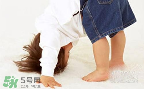 寶寶喜歡撞頭是怎么回事？寶寶喜歡撞頭怎么辦？