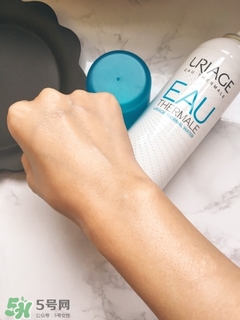 依泉和雅漾哪個好？依泉和雅漾噴霧哪個好？