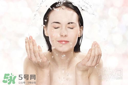 封閉性粉刺用什么洗臉？封閉性粉刺怎么洗臉？