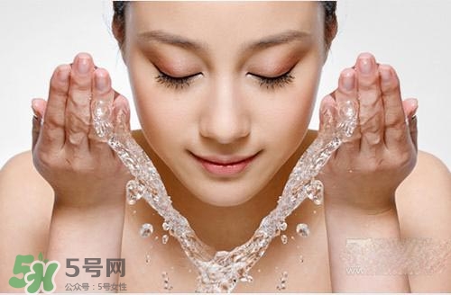 封閉性粉刺用什么洗臉？封閉性粉刺怎么洗臉？