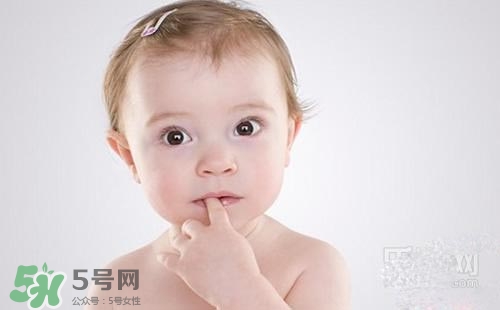 寶寶喜歡咬下嘴唇是怎么回事？寶寶喜歡咬下嘴唇怎么辦？