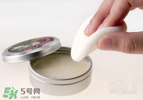 豬油膏和隔離霜哪個(gè)先用？豬油膏的使用步驟