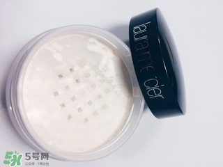 laura羅拉散粉和紀(jì)梵希散粉哪個好？羅拉和紀(jì)梵希散粉對比