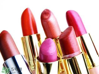 唇膏保質(zhì)期一般多久？唇膏過期了還能用嗎？