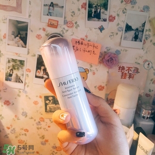 資生堂新透白精華和小燈泡哪個(gè)好？資生堂新透白精華和小燈泡對(duì)比