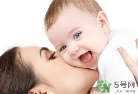 坐月子上火能喂奶嗎?媽媽上火了還能喂奶嗎?